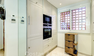 Ático de lujo en venta en un complejo residencial de cinco estrellas en primera línea de playa con impresionantes vistas al mar, en la Nueva Milla de Oro entre Marbella y Estepona 46612 