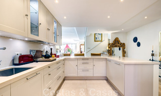 Ático de lujo en venta en un complejo residencial de cinco estrellas en primera línea de playa con impresionantes vistas al mar, en la Nueva Milla de Oro entre Marbella y Estepona 46613 