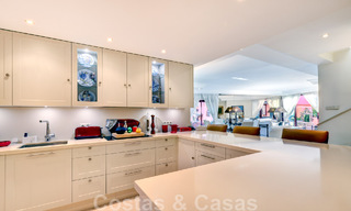 Ático de lujo en venta en un complejo residencial de cinco estrellas en primera línea de playa con impresionantes vistas al mar, en la Nueva Milla de Oro entre Marbella y Estepona 46616 