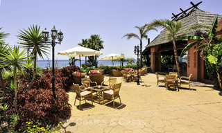Ático de lujo en venta en un complejo residencial de cinco estrellas en primera línea de playa con impresionantes vistas al mar, en la Nueva Milla de Oro entre Marbella y Estepona 46631 