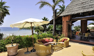 Ático de lujo en venta en un complejo residencial de cinco estrellas en primera línea de playa con impresionantes vistas al mar, en la Nueva Milla de Oro entre Marbella y Estepona 46632 