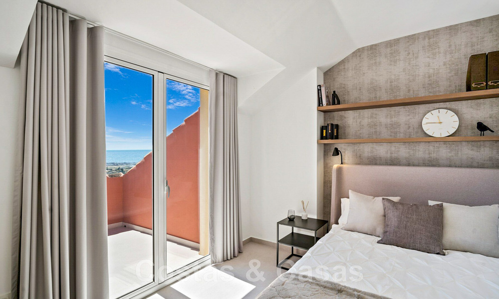 Moderno ático renovado de 4 dormitorios en venta con sublimes vistas al mar en una comunidad cerrada en Benahavis - Marbella 47137