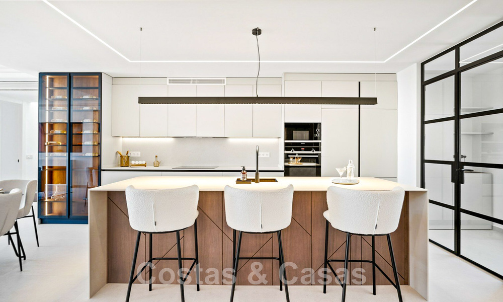 Moderno ático renovado de 4 dormitorios en venta con sublimes vistas al mar en una comunidad cerrada en Benahavis - Marbella 47139