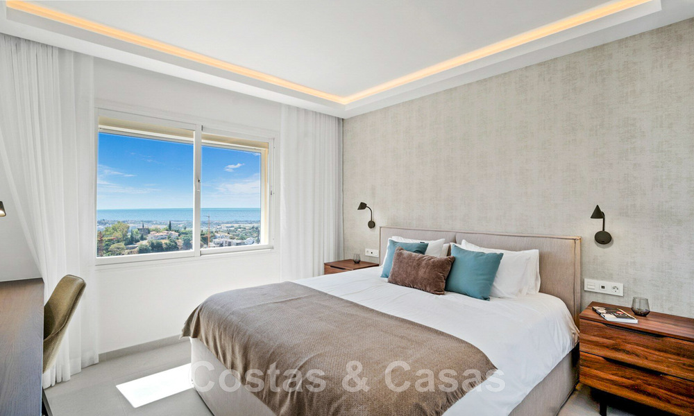 Moderno ático renovado de 4 dormitorios en venta con sublimes vistas al mar en una comunidad cerrada en Benahavis - Marbella 47141