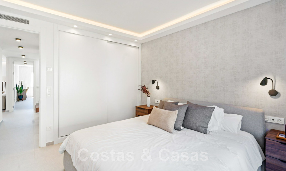 Moderno ático renovado de 4 dormitorios en venta con sublimes vistas al mar en una comunidad cerrada en Benahavis - Marbella 47147