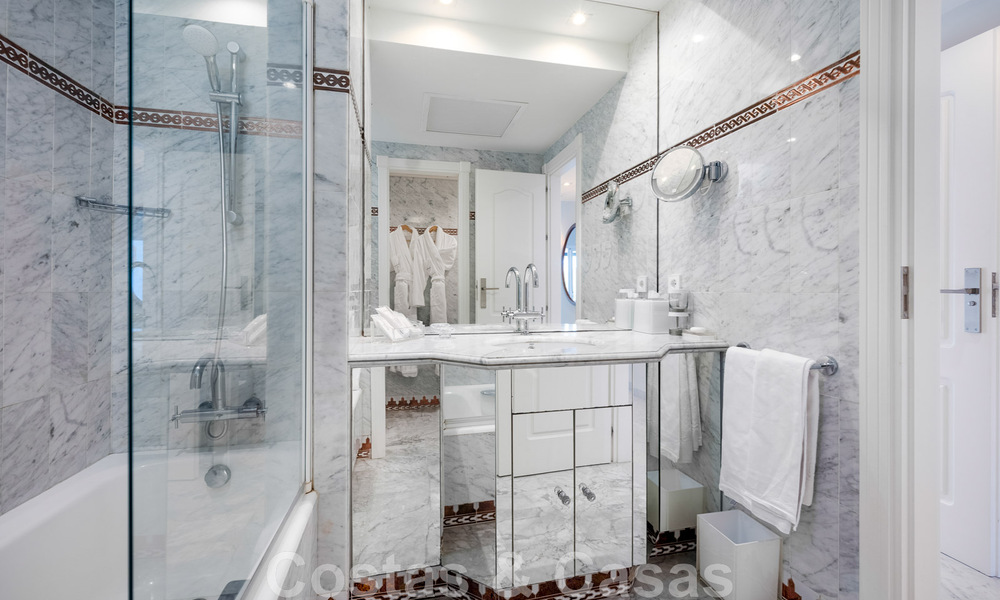 Impresionante ático de 4 dormitorios en venta en Puente Romano, en la Milla de Oro de Marbella 47739