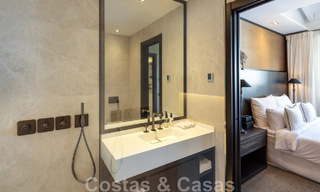 Ático contemporáneo reformado en venta con vistas al mar en Puente Romano, en el corazón de la Milla de Oro, Marbella 46865 