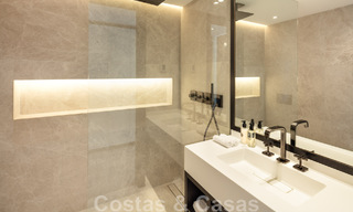 Ático contemporáneo reformado en venta con vistas al mar en Puente Romano, en el corazón de la Milla de Oro, Marbella 46868 