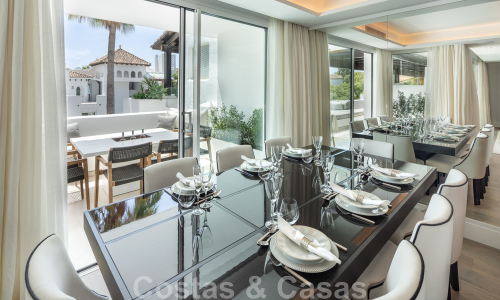 Ático contemporáneo reformado en venta con vistas al mar en Puente Romano, en el corazón de la Milla de Oro, Marbella 46871