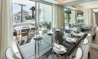 Ático contemporáneo reformado en venta con vistas al mar en Puente Romano, en el corazón de la Milla de Oro, Marbella 46871 