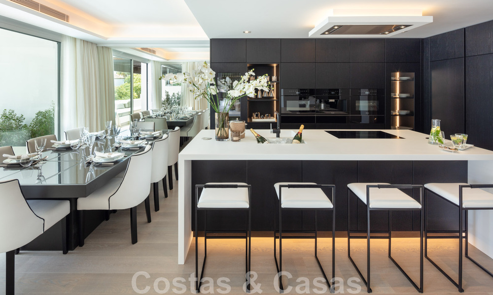 Ático contemporáneo reformado en venta con vistas al mar en Puente Romano, en el corazón de la Milla de Oro, Marbella 46872