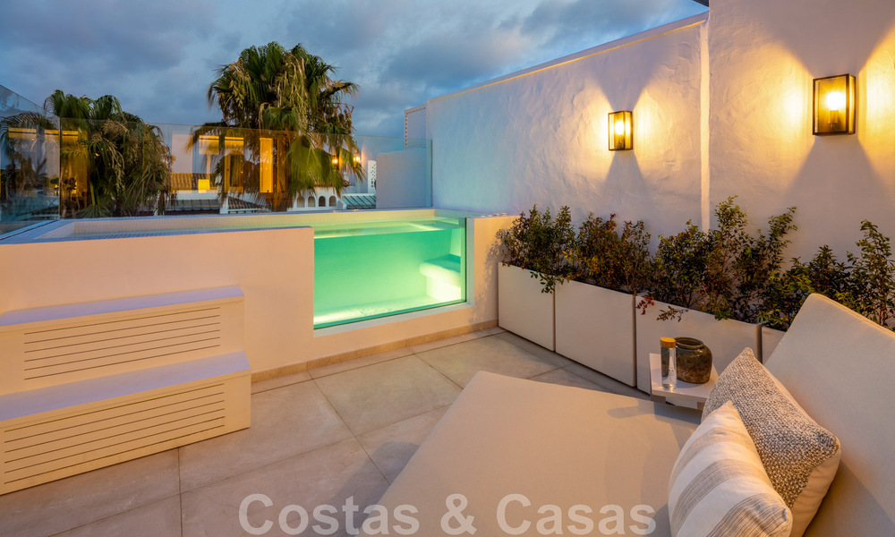 Ático contemporáneo reformado en venta con vistas al mar en Puente Romano, en el corazón de la Milla de Oro, Marbella 46874