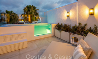 Ático contemporáneo reformado en venta con vistas al mar en Puente Romano, en el corazón de la Milla de Oro, Marbella 46874 