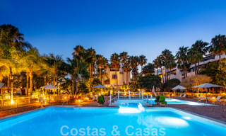 Ático contemporáneo reformado en venta con vistas al mar en Puente Romano, en el corazón de la Milla de Oro, Marbella 46875 