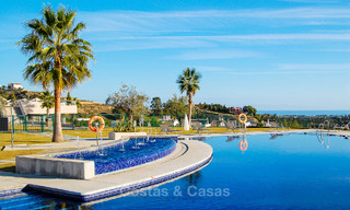Se vende apartamento de lujo muy amplio, luminoso y moderno de 3 dormitorios con vistas despejadas al mar en Marbella - Benahavís 46812 