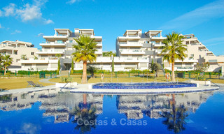 Se vende apartamento de lujo muy amplio, luminoso y moderno de 3 dormitorios con vistas despejadas al mar en Marbella - Benahavís 46813 