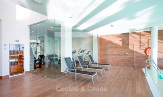 Se vende apartamento de lujo muy amplio, luminoso y moderno de 3 dormitorios con vistas despejadas al mar en Marbella - Benahavís 46821 