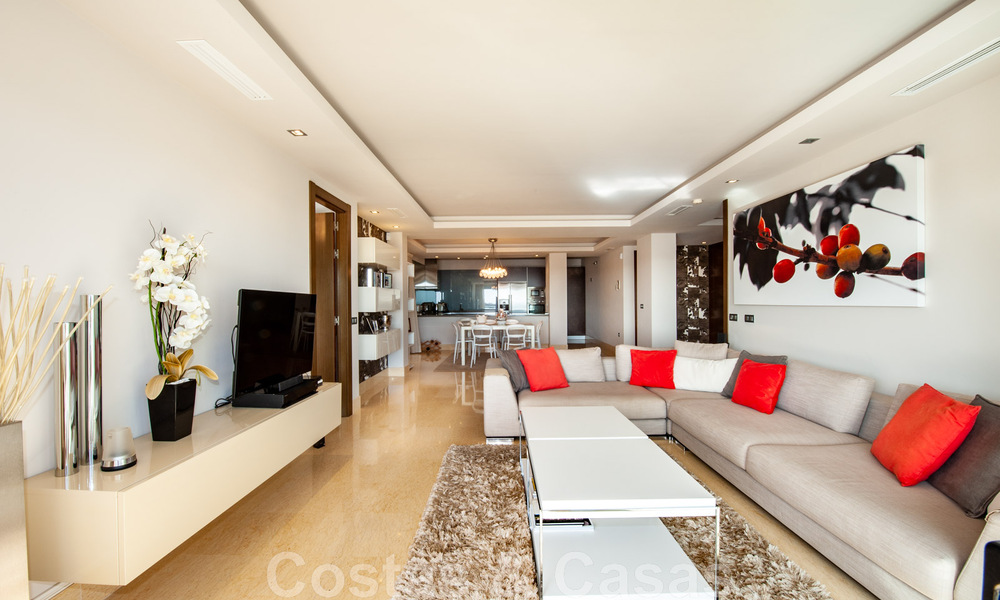 Se vende apartamento de lujo muy amplio, luminoso y moderno de 3 dormitorios con vistas despejadas al mar en Marbella - Benahavís 46826