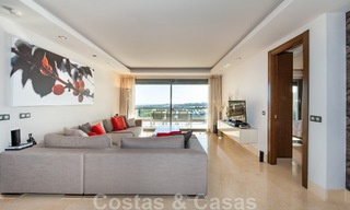 Se vende apartamento de lujo muy amplio, luminoso y moderno de 3 dormitorios con vistas despejadas al mar en Marbella - Benahavís 46831 