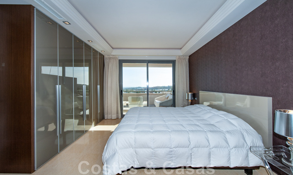 Se vende apartamento de lujo muy amplio, luminoso y moderno de 3 dormitorios con vistas despejadas al mar en Marbella - Benahavís 46833