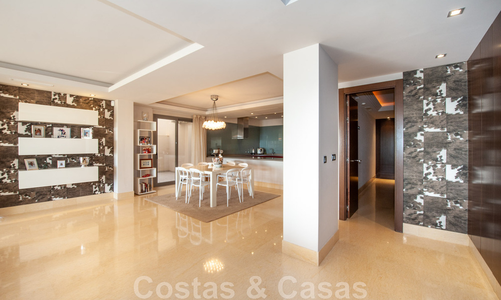 Se vende apartamento de lujo muy amplio, luminoso y moderno de 3 dormitorios con vistas despejadas al mar en Marbella - Benahavís 46839