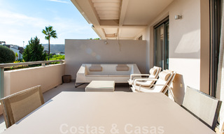 Se vende apartamento de lujo muy amplio, luminoso y moderno de 3 dormitorios con vistas despejadas al mar en Marbella - Benahavís 46840 