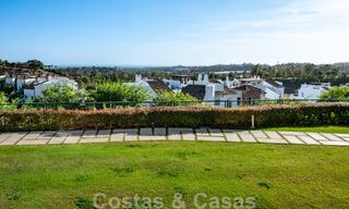 Se vende apartamento de lujo muy amplio, luminoso y moderno de 3 dormitorios con vistas despejadas al mar en Marbella - Benahavís 46844 
