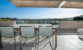 Se vende apartamento de lujo muy amplio, luminoso y moderno de 3 dormitorios con vistas despejadas al mar en Marbella - Benahavís 46845 