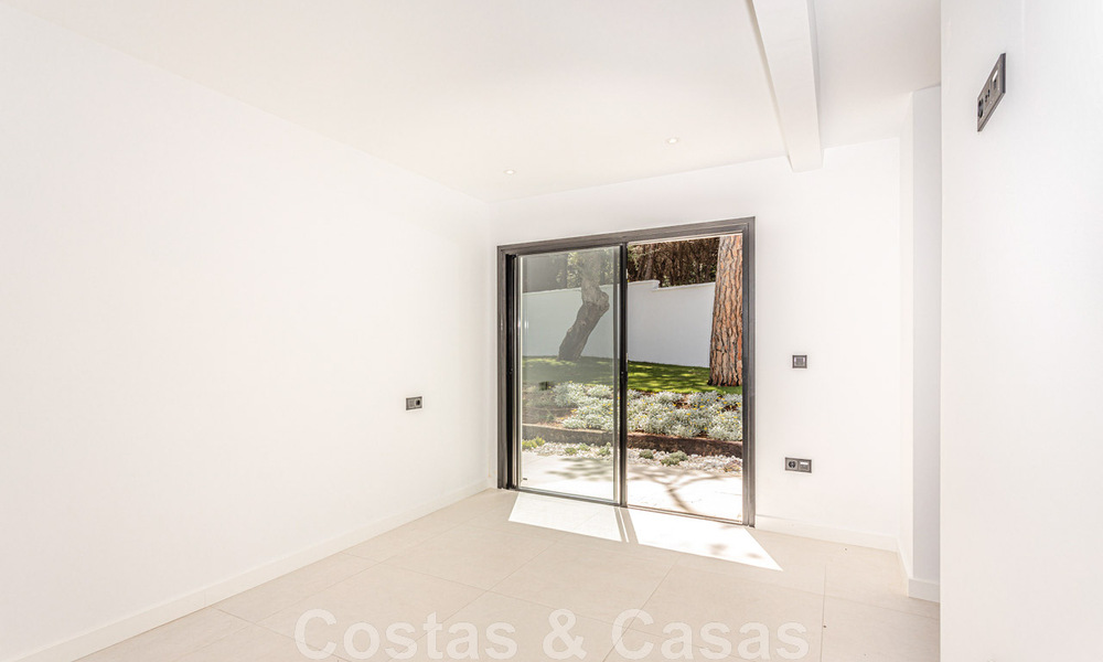 Hermosa villa de una sola planta en venta, a poca distancia de la playa en Elviria, al este del centro de Marbella 46896
