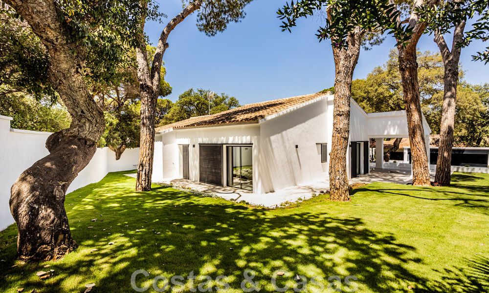 Hermosa villa de una sola planta en venta, a poca distancia de la playa en Elviria, al este del centro de Marbella 46908