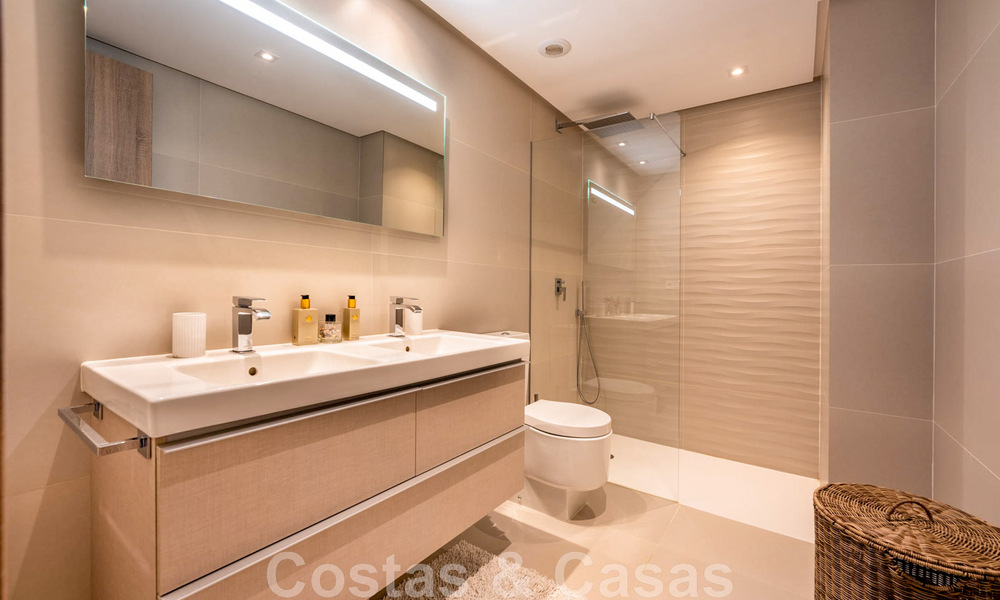 Se vende planta baja elevada, lista para entrar a vivir, con vistas panorámicas al valle y al mar en la exclusiva Benahavis - Marbella 47034