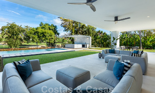 Amplia y sofisticada villa de diseño en venta, en primera línea de Las Brisas Golf en el corazón de Nueva Andalucía, Marbella 47259 