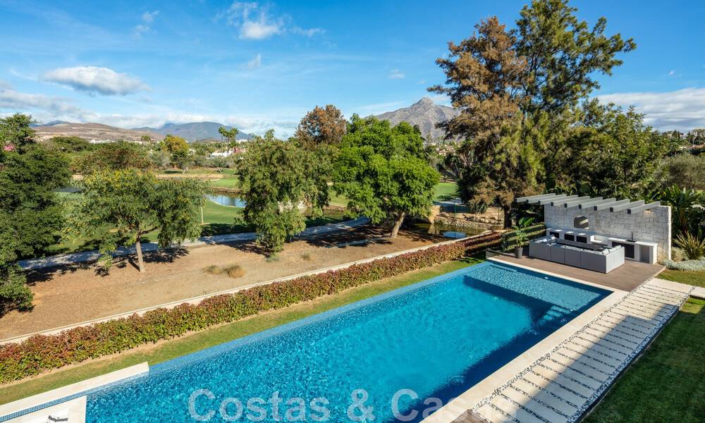 Amplia y sofisticada villa de diseño en venta, en primera línea de Las Brisas Golf en el corazón de Nueva Andalucía, Marbella 47271