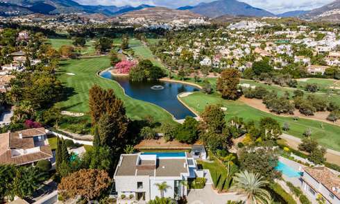 Amplia y sofisticada villa de diseño en venta, en primera línea de Las Brisas Golf en el corazón de Nueva Andalucía, Marbella 47272