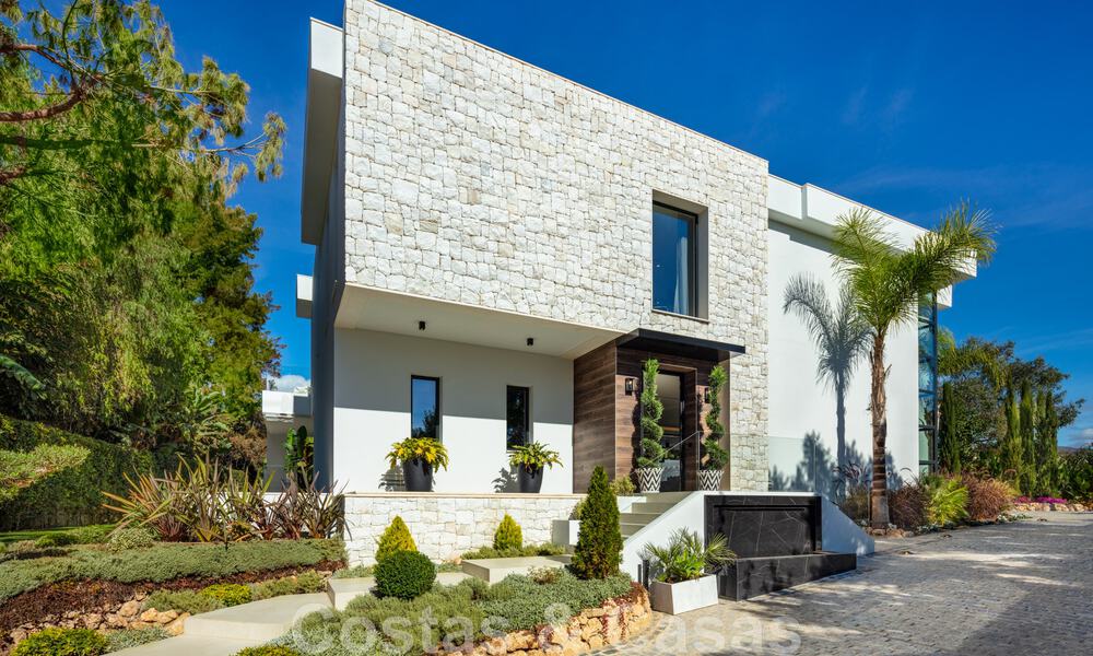 Amplia y sofisticada villa de diseño en venta, en primera línea de Las Brisas Golf en el corazón de Nueva Andalucía, Marbella 47273