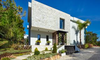 Amplia y sofisticada villa de diseño en venta, en primera línea de Las Brisas Golf en el corazón de Nueva Andalucía, Marbella 47273 