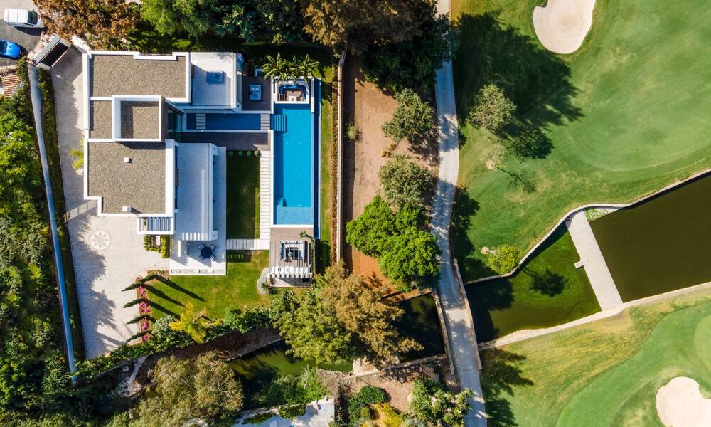 Amplia y sofisticada villa de diseño en venta, en primera línea de Las Brisas Golf en el corazón de Nueva Andalucía, Marbella 47274
