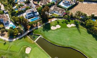 Amplia y sofisticada villa de diseño en venta, en primera línea de Las Brisas Golf en el corazón de Nueva Andalucía, Marbella 47275 