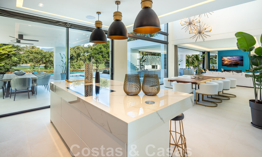 Amplia y sofisticada villa de diseño en venta, en primera línea de Las Brisas Golf en el corazón de Nueva Andalucía, Marbella 47277