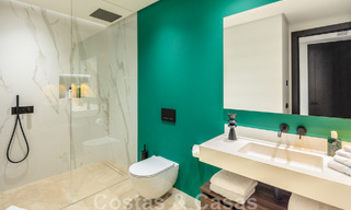 Amplia y sofisticada villa de diseño en venta, en primera línea de Las Brisas Golf en el corazón de Nueva Andalucía, Marbella 47288 