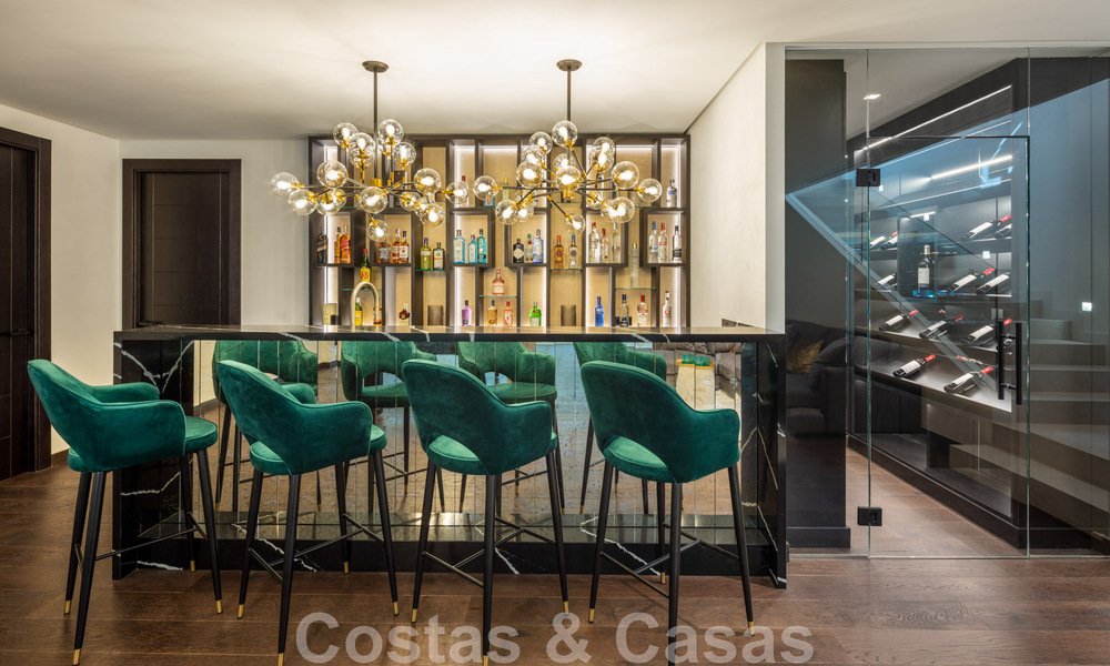 Amplia y sofisticada villa de diseño en venta, en primera línea de Las Brisas Golf en el corazón de Nueva Andalucía, Marbella 47294