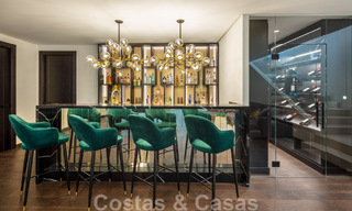 Amplia y sofisticada villa de diseño en venta, en primera línea de Las Brisas Golf en el corazón de Nueva Andalucía, Marbella 47294 