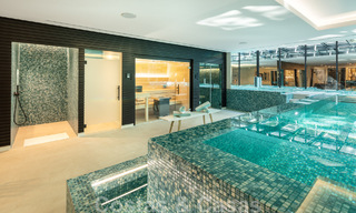 Amplia y sofisticada villa de diseño en venta, en primera línea de Las Brisas Golf en el corazón de Nueva Andalucía, Marbella 47297 