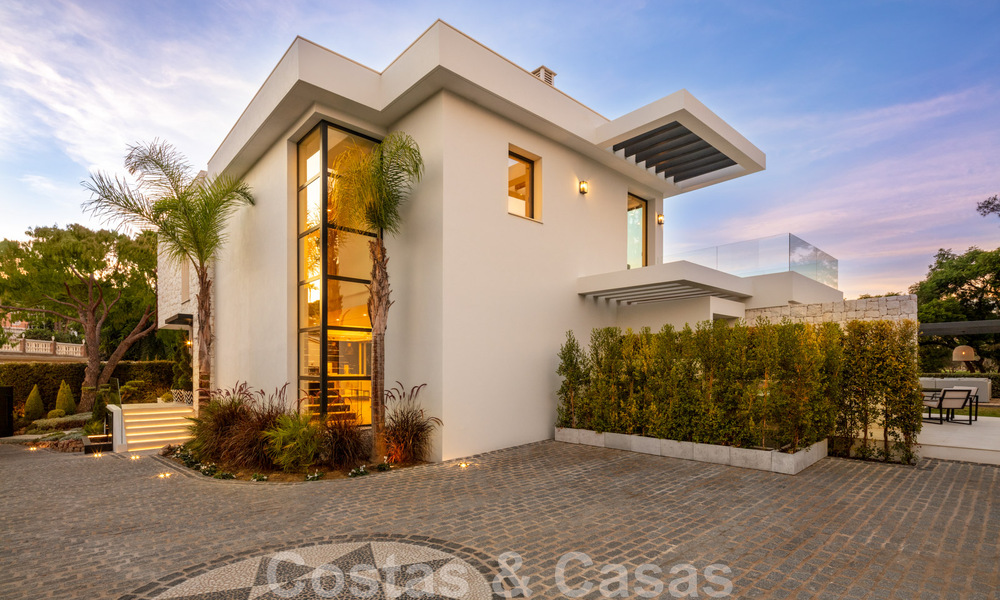 Amplia y sofisticada villa de diseño en venta, en primera línea de Las Brisas Golf en el corazón de Nueva Andalucía, Marbella 47301