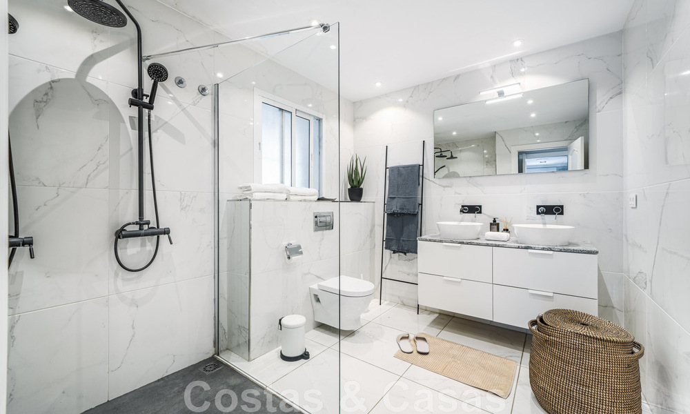 Encantadora y contemporánea villa de lujo renovada en venta a poca distancia de todos los servicios en Nueva Andalucía - Marbella 47111