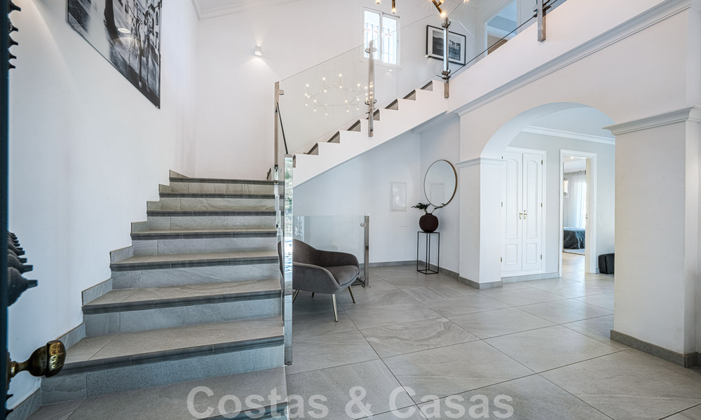 Encantadora y contemporánea villa de lujo renovada en venta a poca distancia de todos los servicios en Nueva Andalucía - Marbella 47112