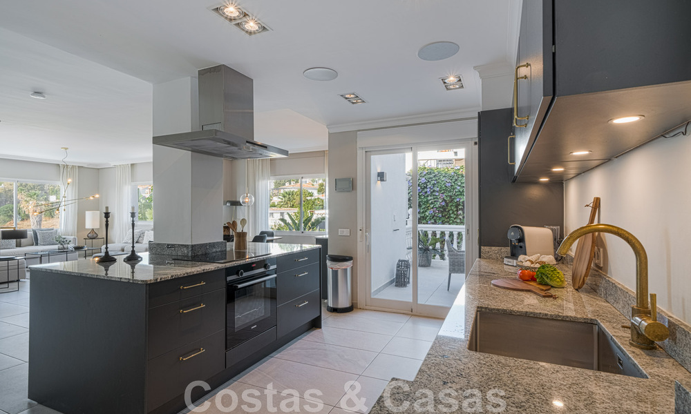 Encantadora y contemporánea villa de lujo renovada en venta a poca distancia de todos los servicios en Nueva Andalucía - Marbella 47118