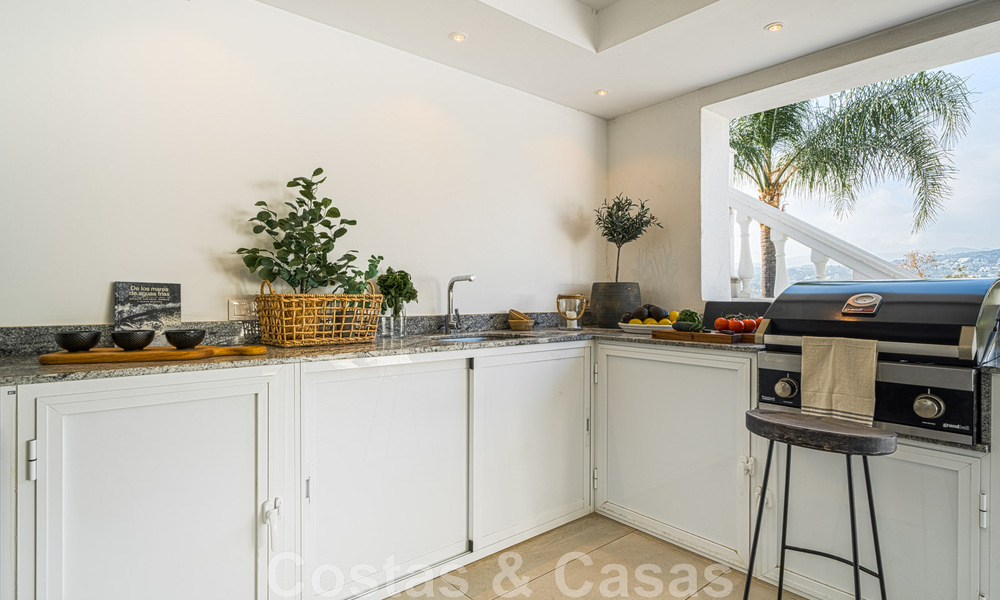 Encantadora y contemporánea villa de lujo renovada en venta a poca distancia de todos los servicios en Nueva Andalucía - Marbella 47124