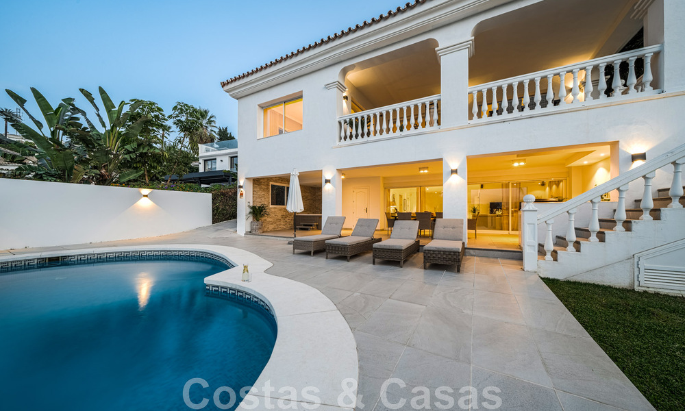 Encantadora y contemporánea villa de lujo renovada en venta a poca distancia de todos los servicios en Nueva Andalucía - Marbella 47126