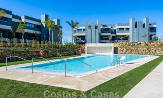 Apartamento contemporáneo en venta con jardín privado en la codiciada Nueva Milla de Oro entre Marbella y Estepona 47155 